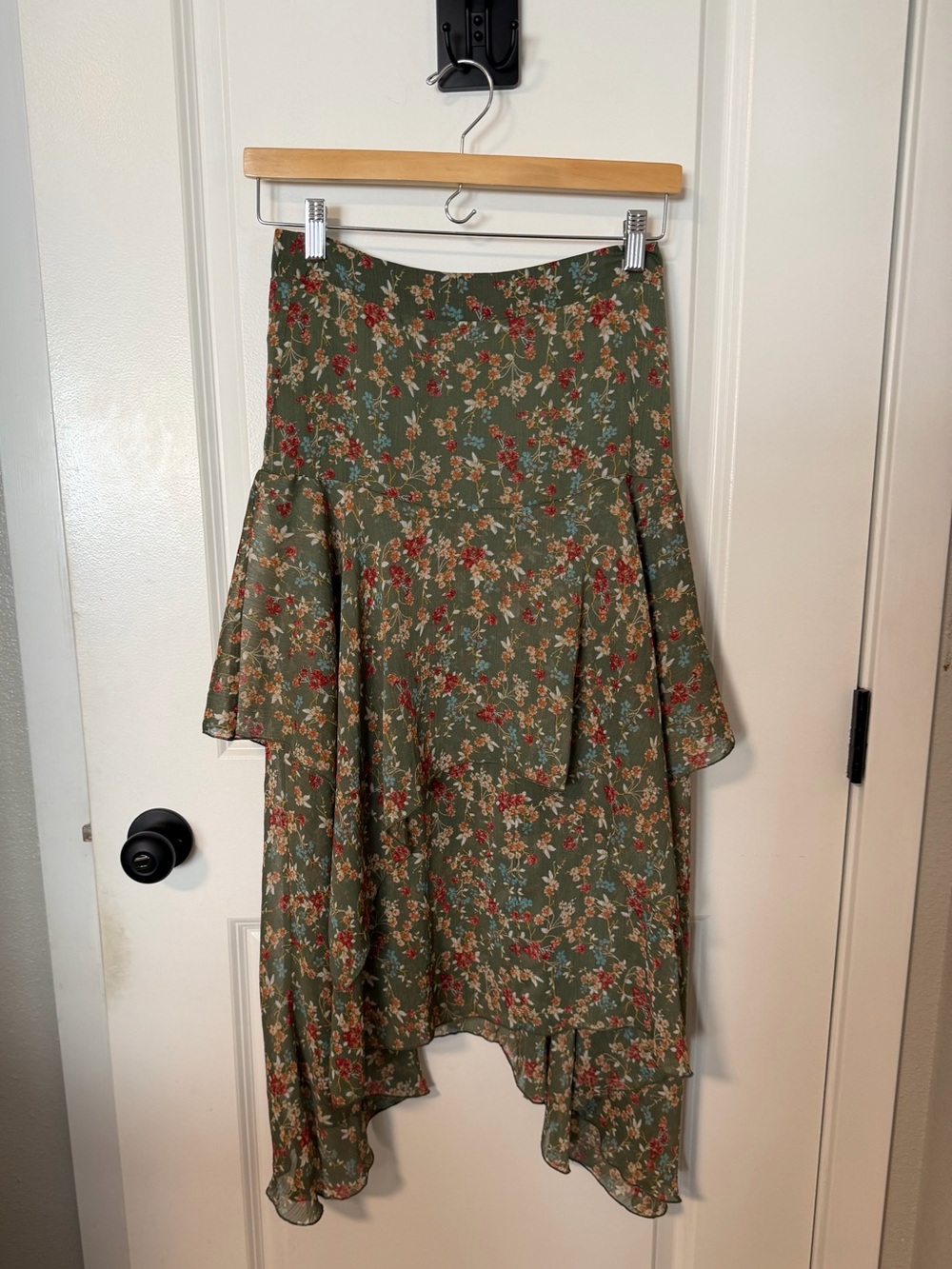Cato’s woman’s small Green Floral Tiered Midi skirt boho fall staple in XS